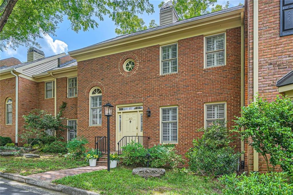 40 IVY CHASE NE