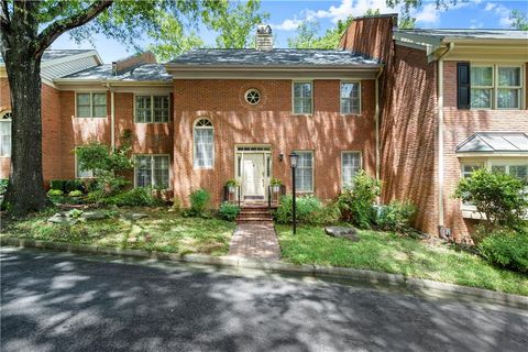 40 IVY CHASE NE Atlanta GA 30342
