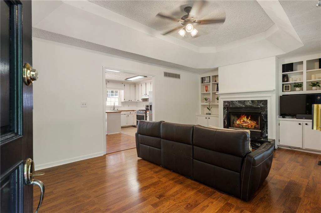 6637 Oak Farm Drive, Acworth, Georgia image 6