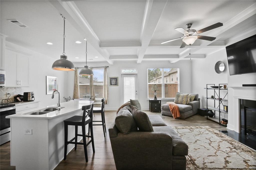 7637 Avalon Boulevard