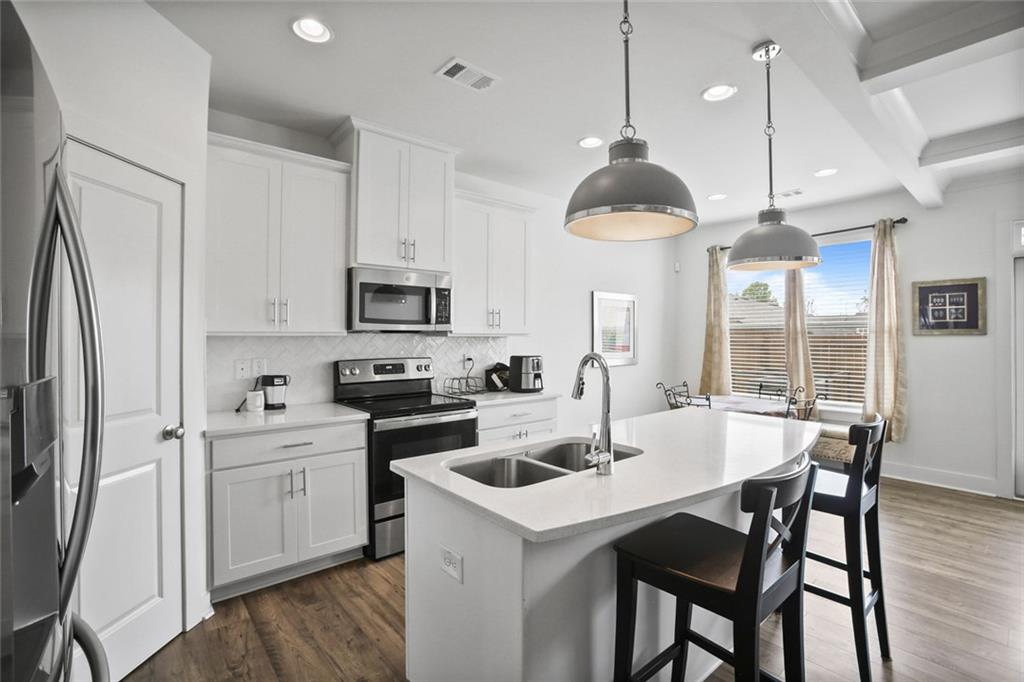 7637 Avalon Boulevard