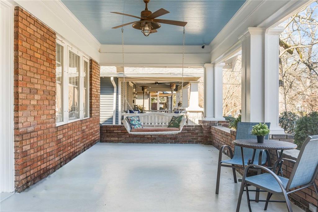 923 St Charles Avenue NE