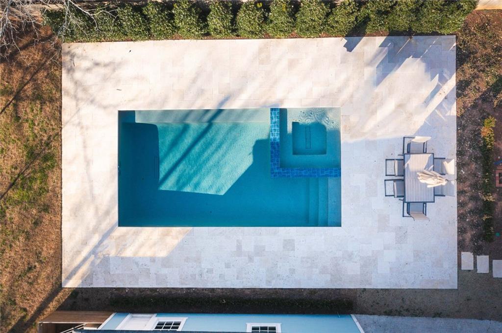 923 St Charles Avenue NE