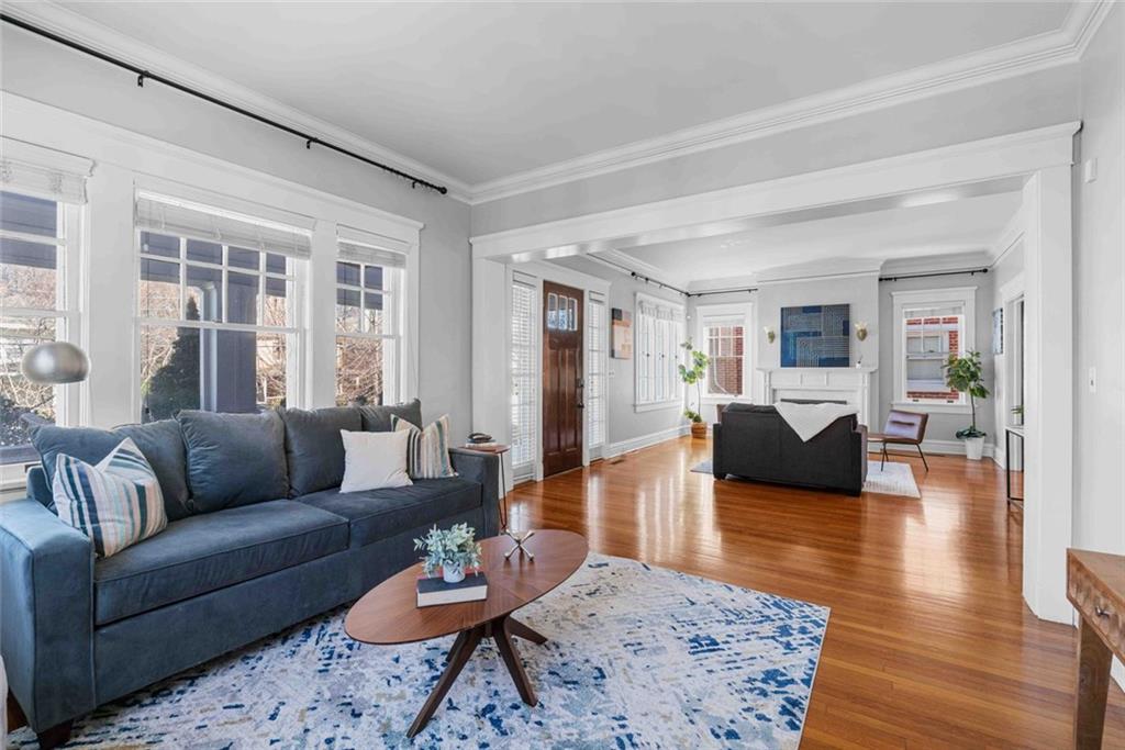 923 St Charles Avenue NE