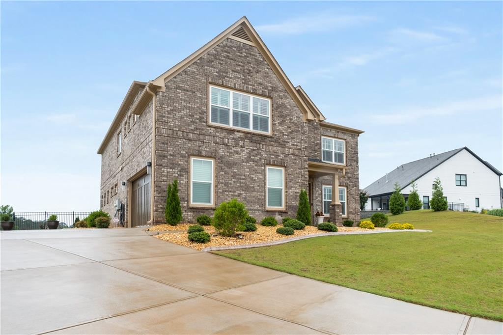 1604 Falcon Court