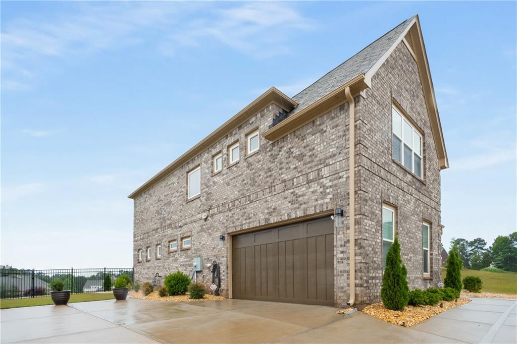 1604 Falcon Court