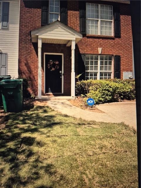 Townhouse For Sale - 2289 Strathmoor Manor Drive<br/> Lithonia, GA 30058