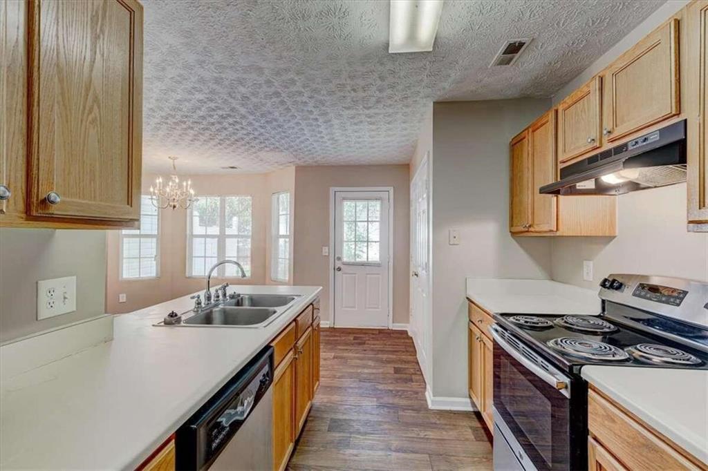 2289 Strathmoor Manor Drive