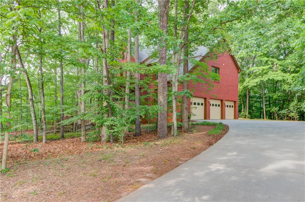 4975 Duncans Lake Drive, Buford, Georgia image 2