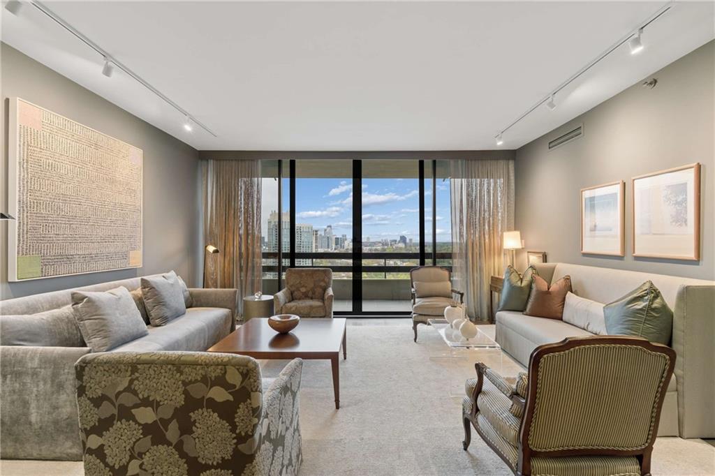 2660 Peachtree Road NW 28F