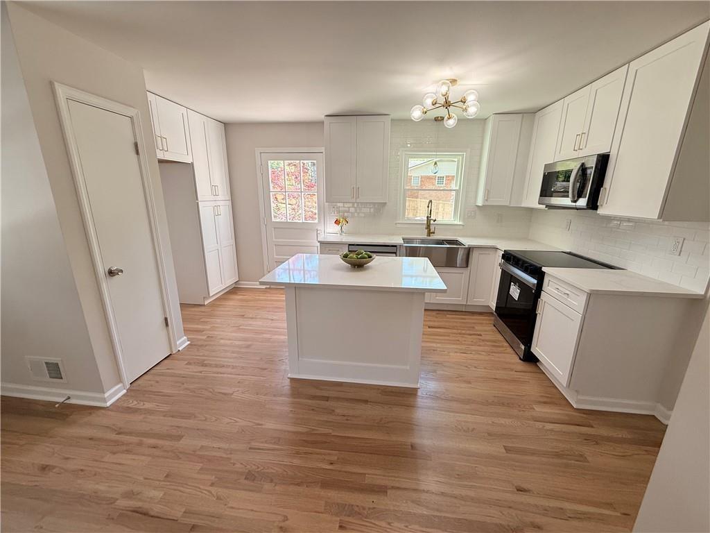 563 Hillandale Circle SW