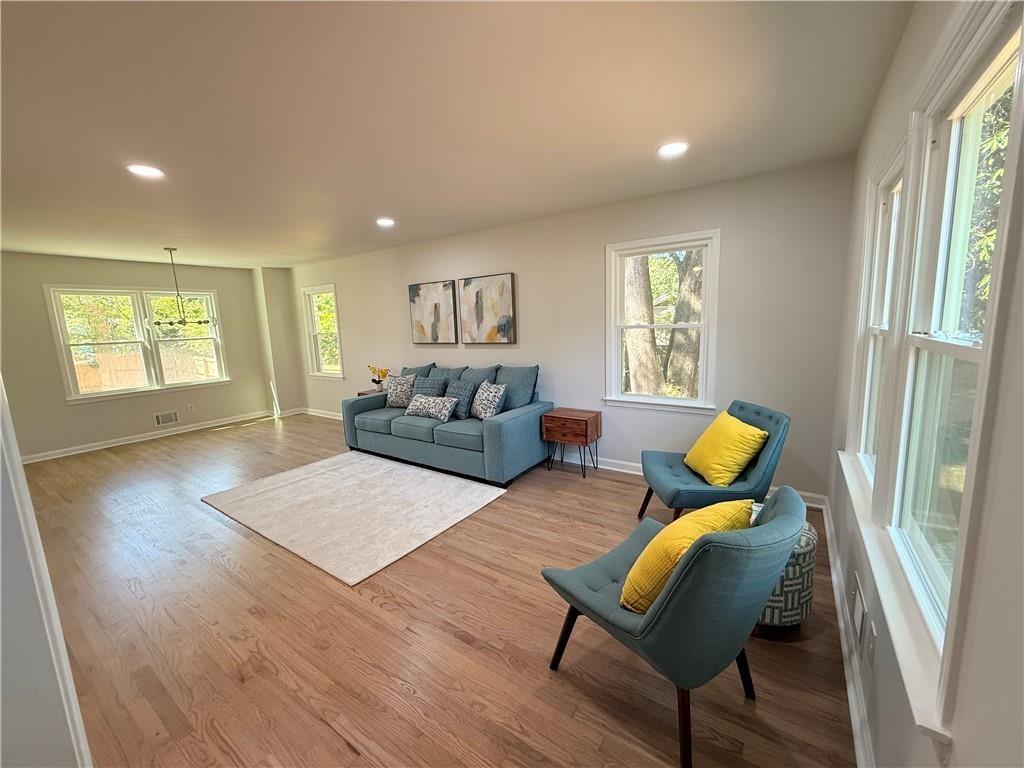 563 Hillandale Circle SW