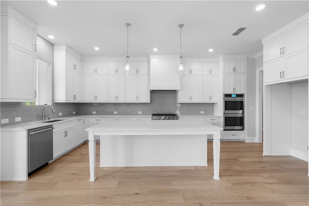 11255 Knollwood Bend
