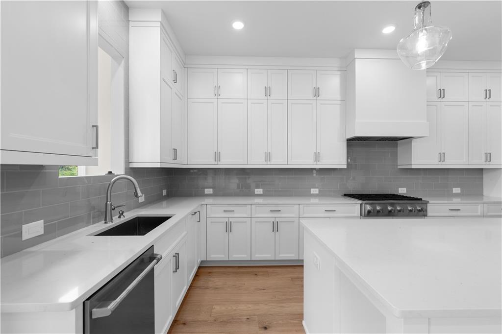 11255 Knollwood Bend