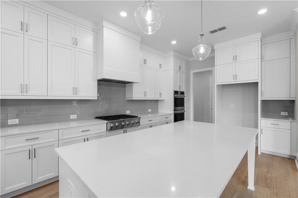 11255 Knollwood Bend