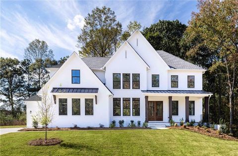 Homes For Sale - 5055 Sire Bend<br/> Milton, GA 30004