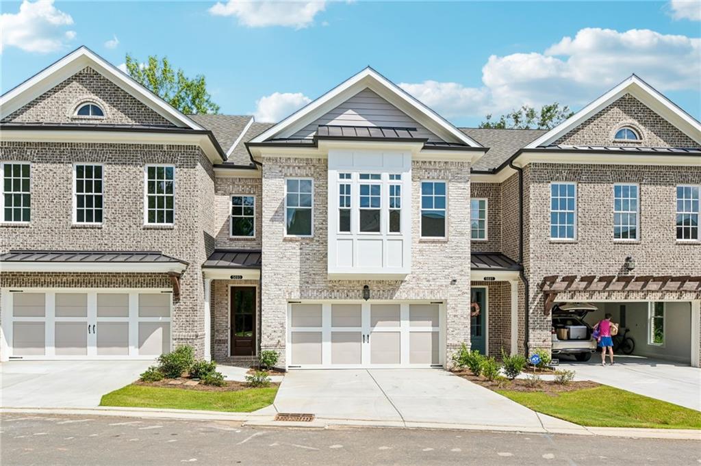 5679 Broad River View 438