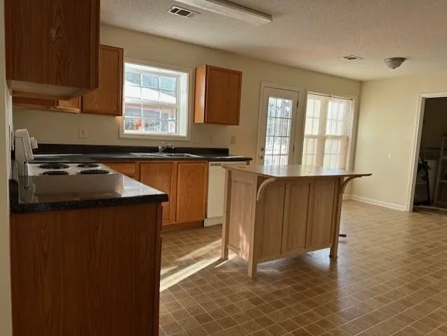 Atlanta, Georgia 30349, United States, 4 Bedrooms Bedrooms, ,3 BathroomsBathrooms,Residential,Pending,47921