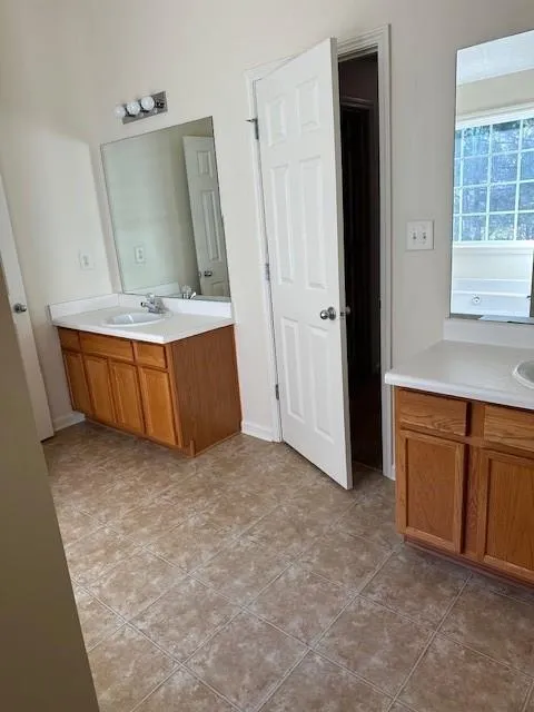 Atlanta, Georgia 30349, United States, 4 Bedrooms Bedrooms, ,3 BathroomsBathrooms,Residential,Pending,47921