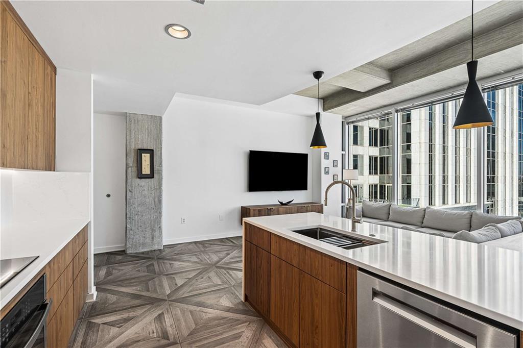 943 Peachtree Street NE 1618