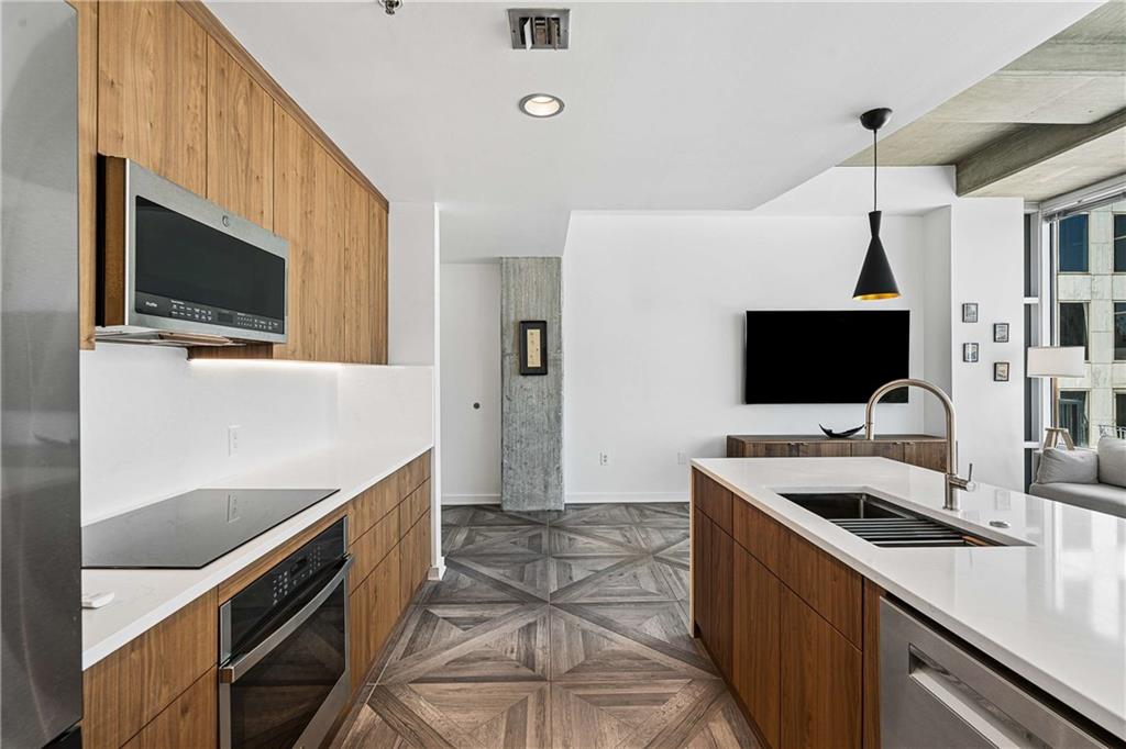 943 Peachtree Street NE 1618