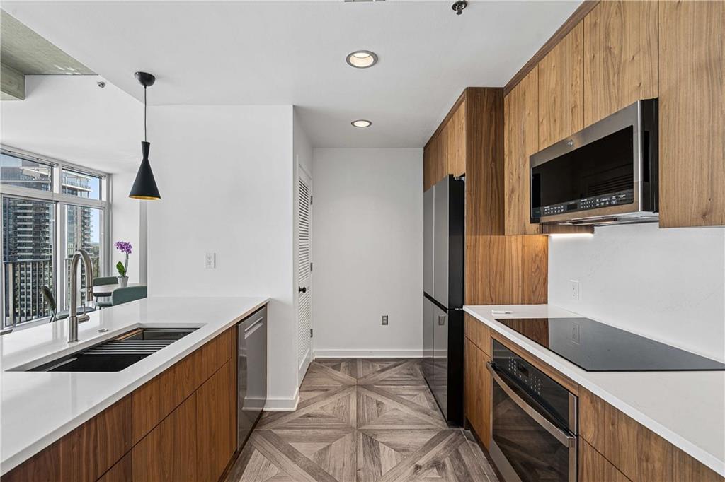 943 Peachtree Street NE 1618