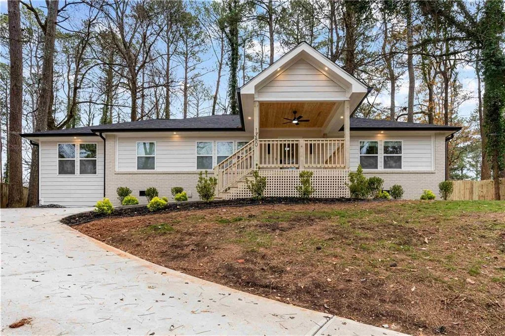 1380 Dogwood Circle