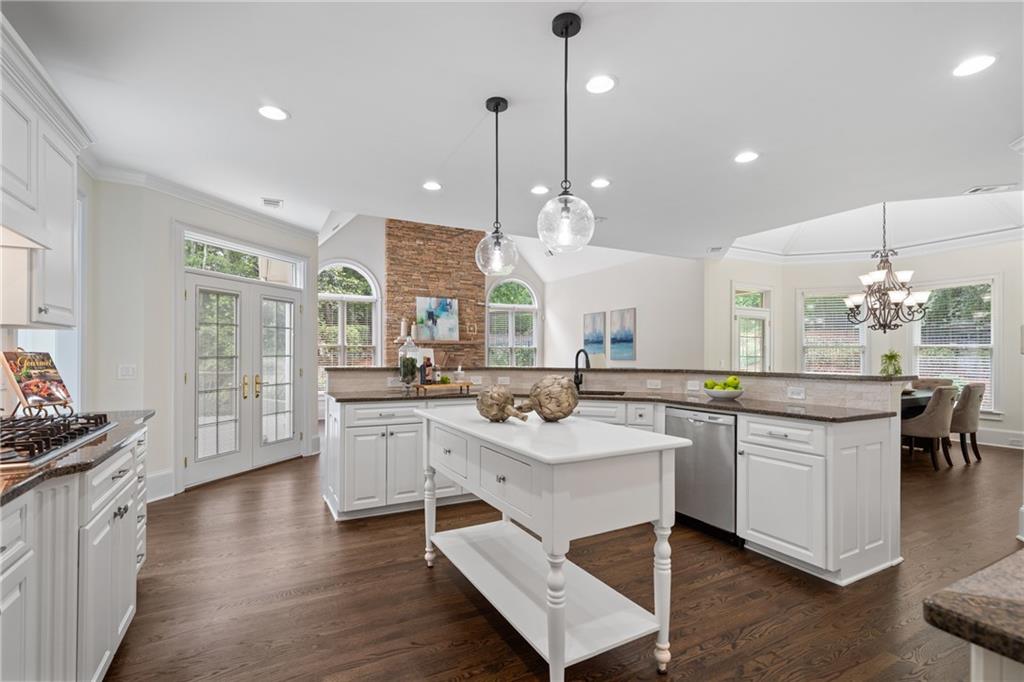 10630 N Edgewater Place, Johns Creek, Georgia image 8