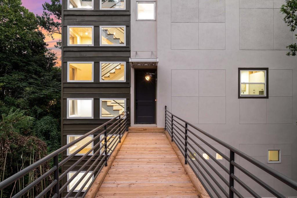 335 Eureka Drive NE