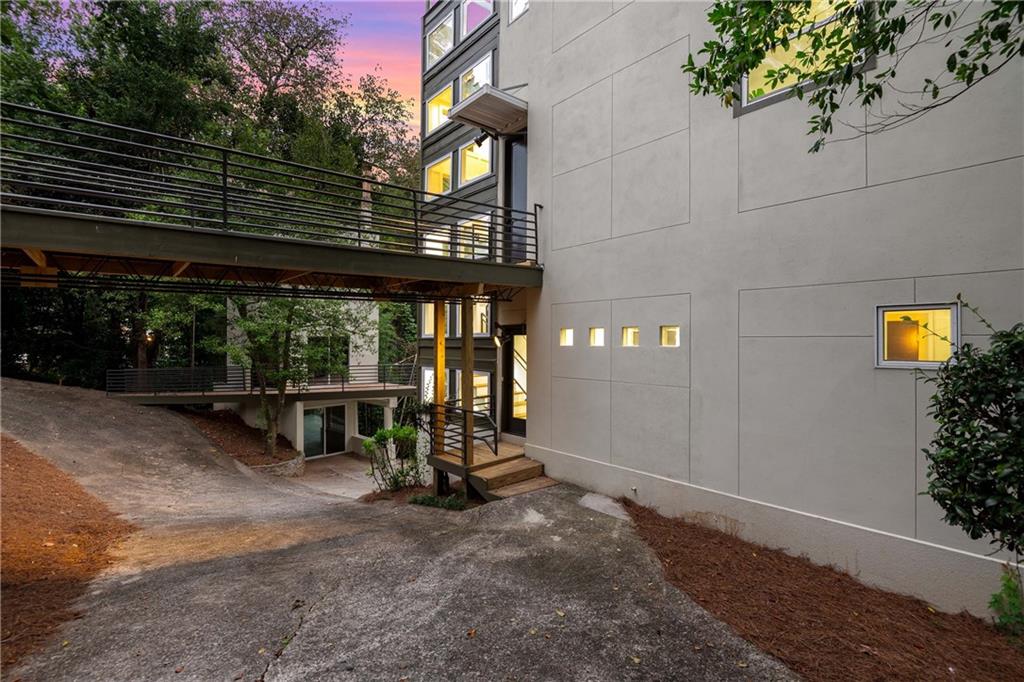 335 Eureka Drive NE