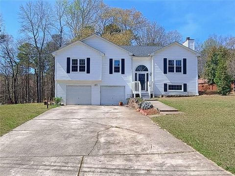 Homes For Sale - 8579 Foxridge Drive<br/> Winston, GA 30187