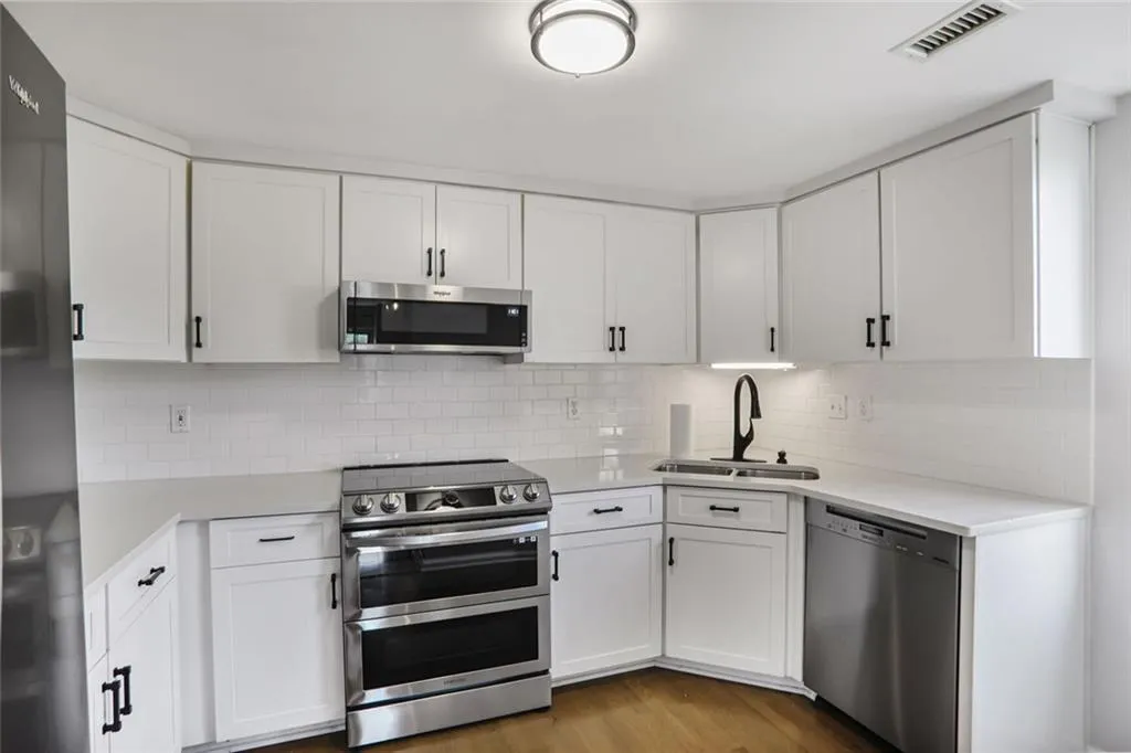 Atlanta, Georgia 30309, United States, 2 Bedrooms Bedrooms, ,2 BathroomsBathrooms,Residential,Active,136426