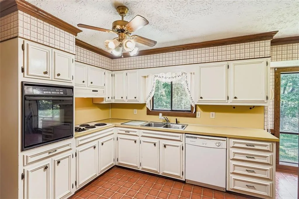 Snellville, Georgia 30078, United States, 3 Bedrooms Bedrooms, ,2 BathroomsBathrooms,Residential,Active,205520