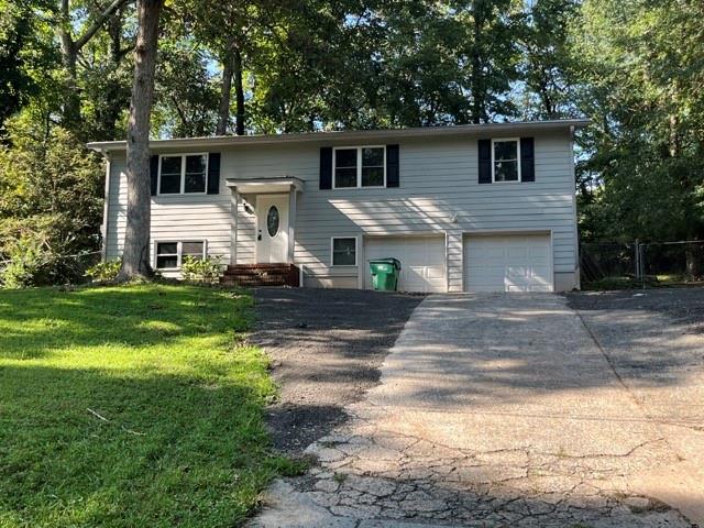 Great home walking distance to downtown Woodstock! Freshly painted, New Carpet and Move-in Ready! Stainless Steel Appliances. Updated Bathrooms and ceiling fans. Enjoy a huge and private wooded back yard, 2 car garage with openers, a partial unfinished basement. Within City of Woodstock Golf Cart Zone. Privately Owned. Locallay Managed.Credit, Criminal Rental History will be checked.