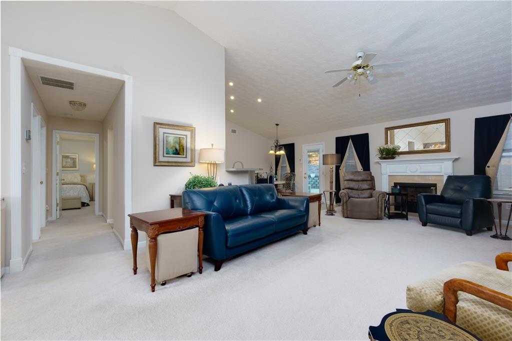 4030 Crescent Walk Lane, Suwanee, Georgia image 7