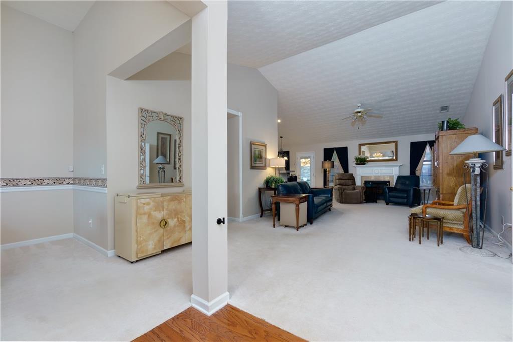 4030 Crescent Walk Lane, Suwanee, Georgia image 4