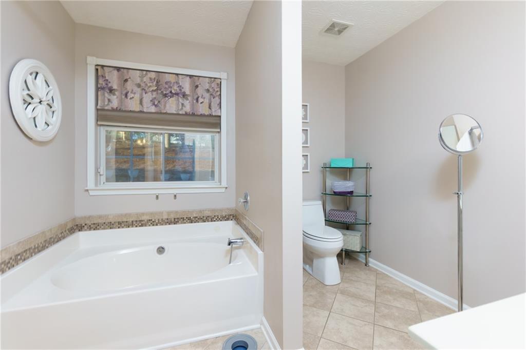 4030 Crescent Walk Lane, Suwanee, Georgia image 17