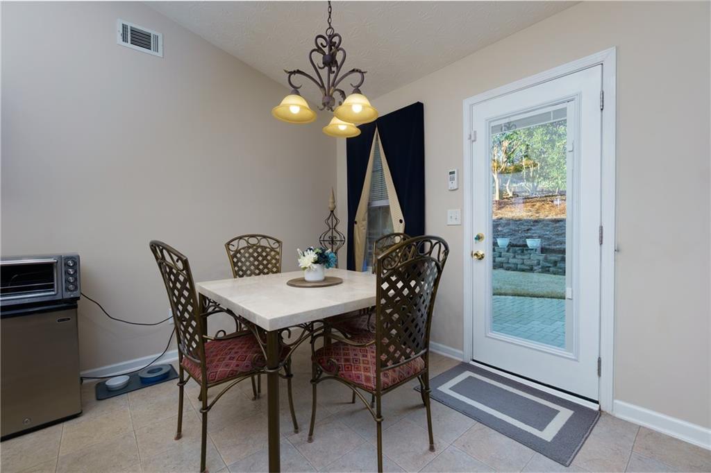 4030 Crescent Walk Lane, Suwanee, Georgia image 9