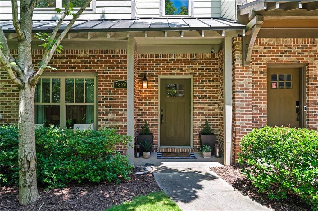 1325 Oakview Road