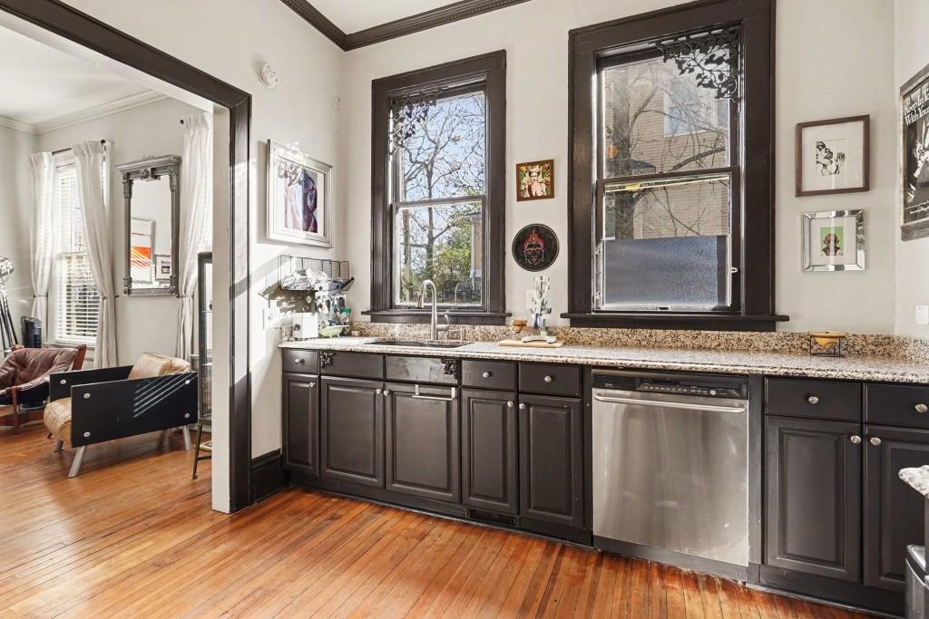 916 Myrtle Street NE 1