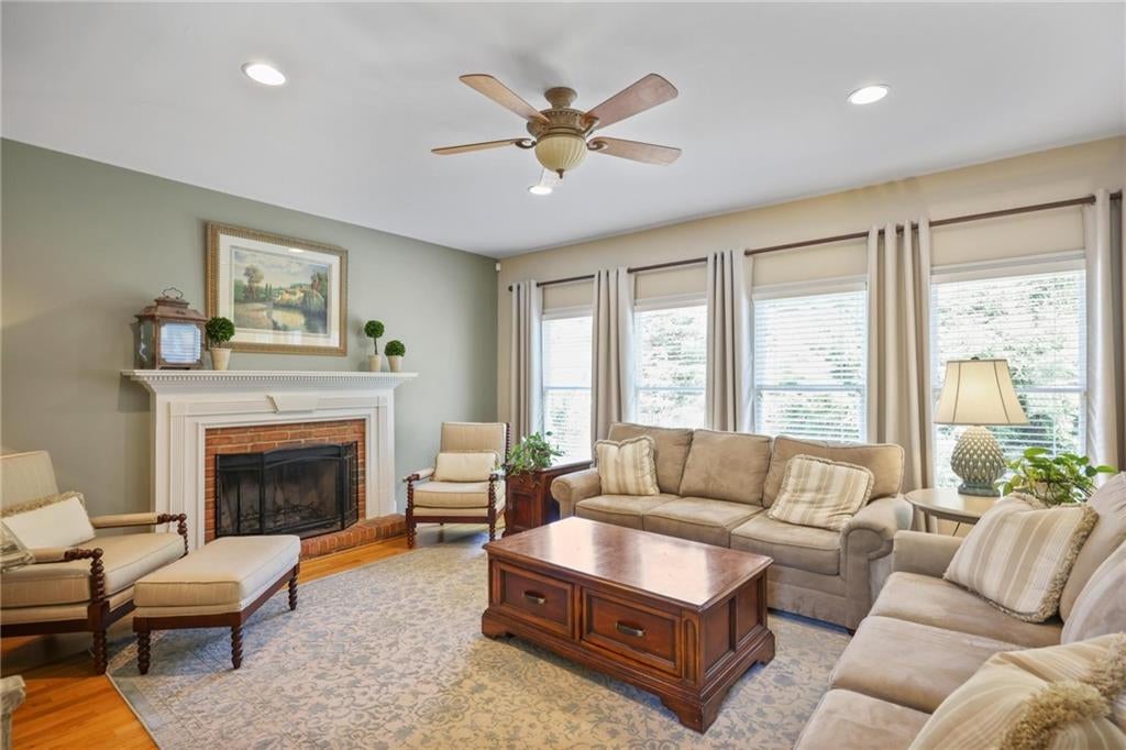 456 Chatfield Pointe NW