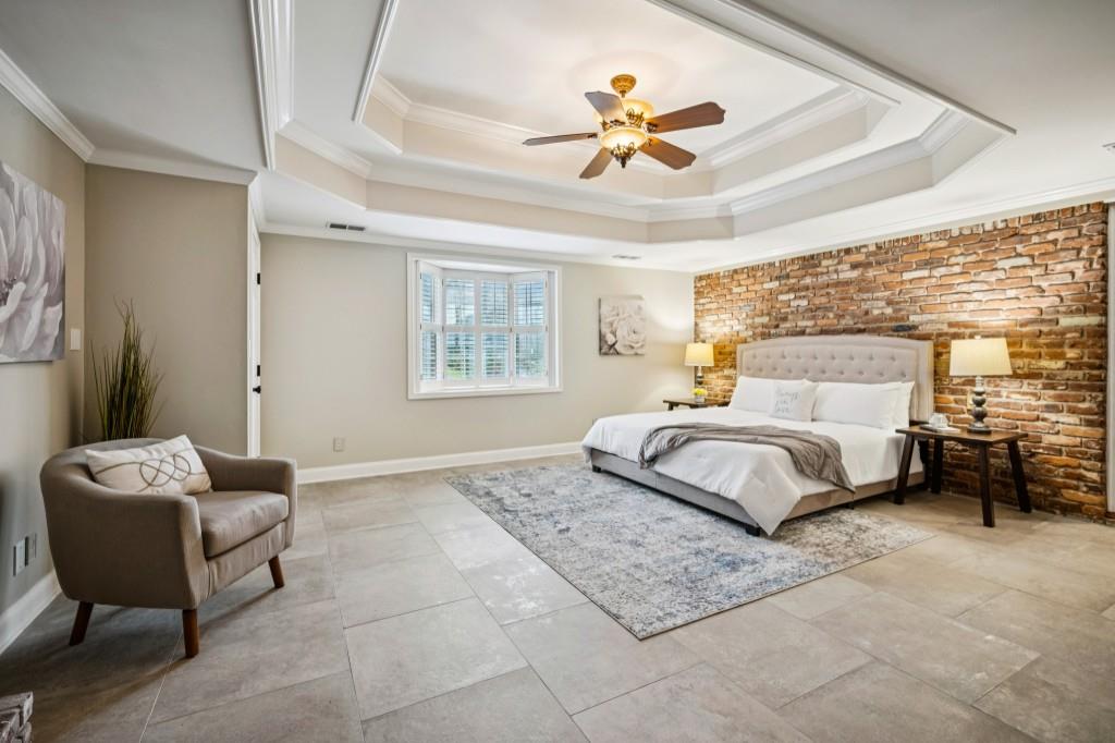 2467 Leslie Drive NE