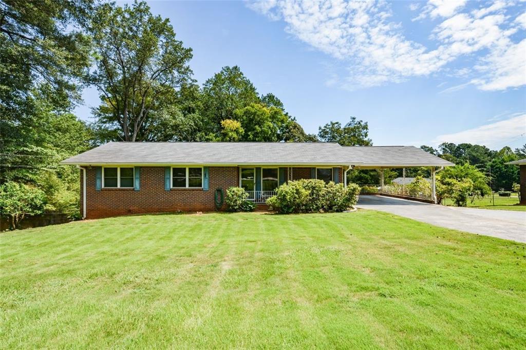 You will be shocked at the value this property brings, home has been immaculately maintained presenting the perfect canvas for your personal touch. Step inside to discover spacious living areas, an inviting layout and plenty of natural light. Home is move in ready or easy renovation. Finished basement and fenced level yard provide plenty of room to grow. This is your chance to get into a sought after area at an unbeatable price. Whether you are a first time buyer or someone looking to customize a home with good bones. Hurry this one won't last!