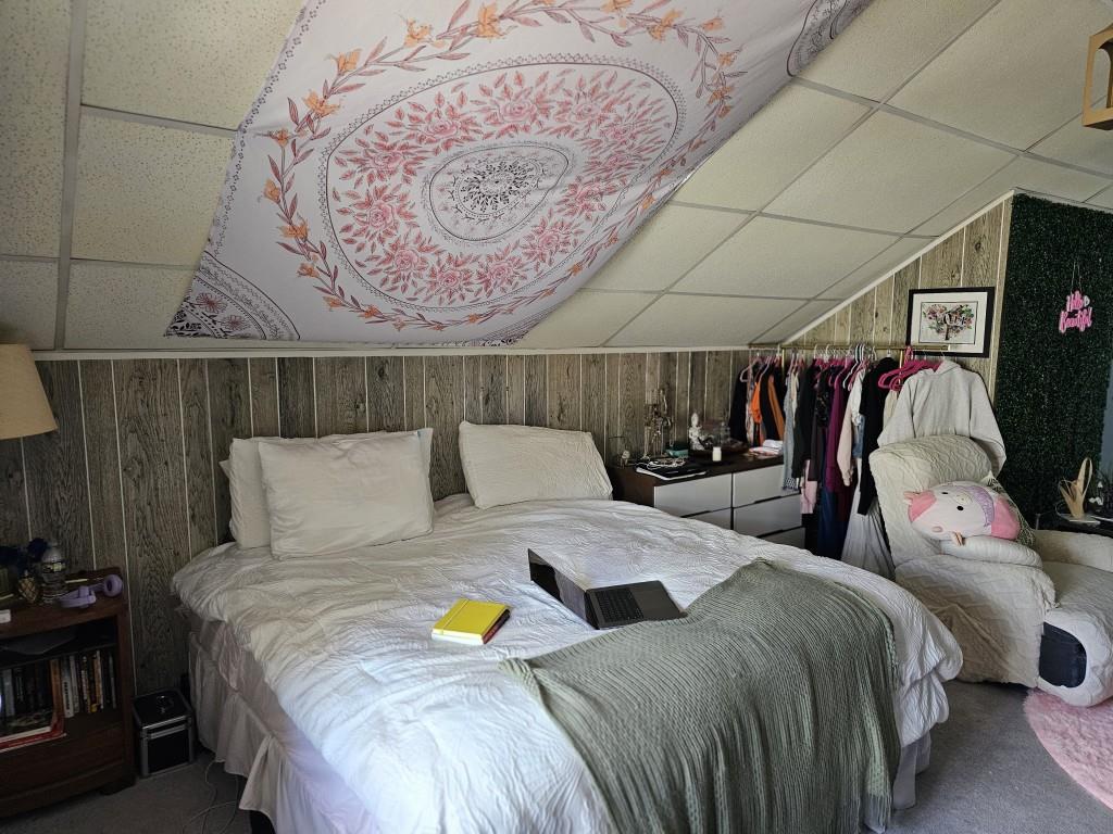 2111 Fairhaven Circle NE UPSTAI