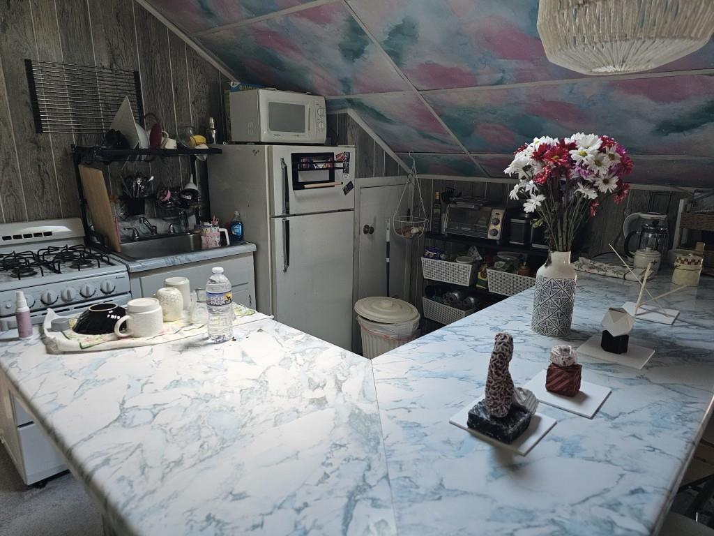 2111 Fairhaven Circle NE UPSTAI