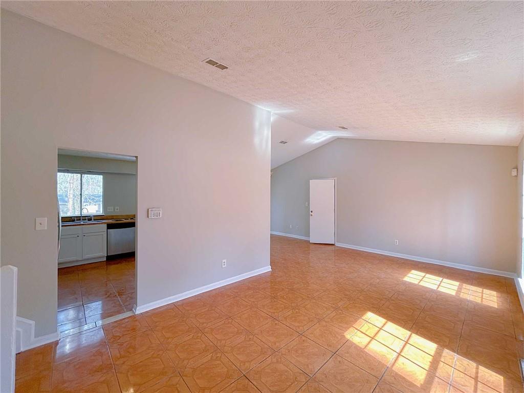 566 Aberdeen Drive, Stone Mountain, Georgia image 3