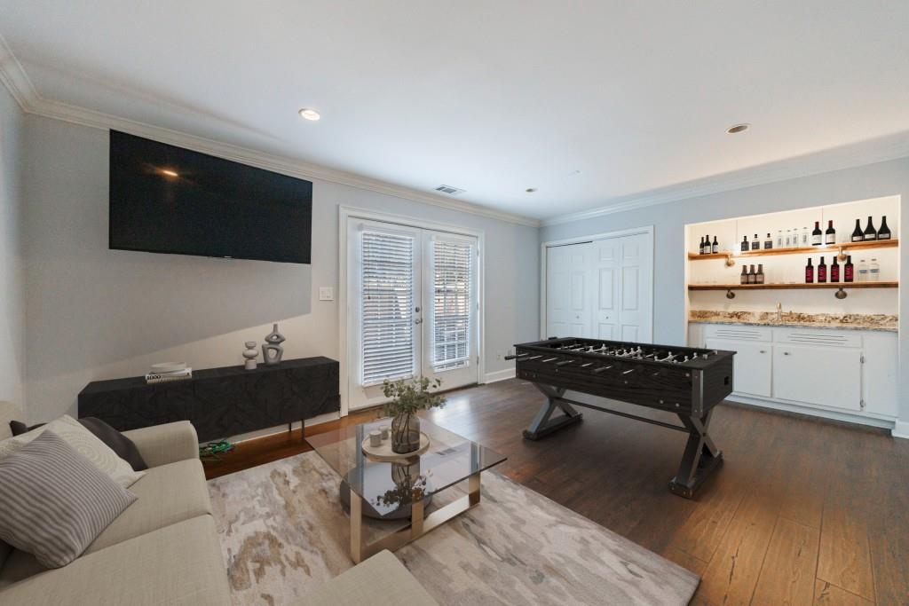 13 Ivy Square NE