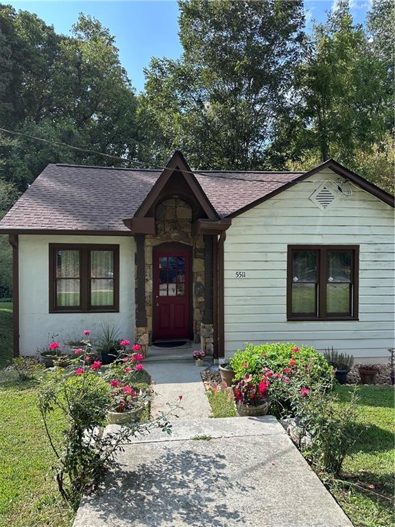 Discover the perfect rental opportunity in Sandy Springs, ideally situated just 15 minutes from Buckhead and only 6 miles from Downtown Roswell. This home is located in one of the area’s top-rated school districts and offers unmatched convenience.
Enjoy easy access to GA-400, the Chattahoochee River, and the MARTA station, making commuting and outdoor activities a breeze. You’ll also be minutes away from City Springs Center, plus a variety of restaurants, shops, and entertainment options right down the road.
The top floor of the home is available for rent, offering privacy and comfort. Please note, the owner resides in the basement with a separate private entrance, ensuring complete independence between living spaces.
This property is perfect for anyone seeking a well-connected, vibrant location while enjoying the charm and convenience of Sandy Springs living.