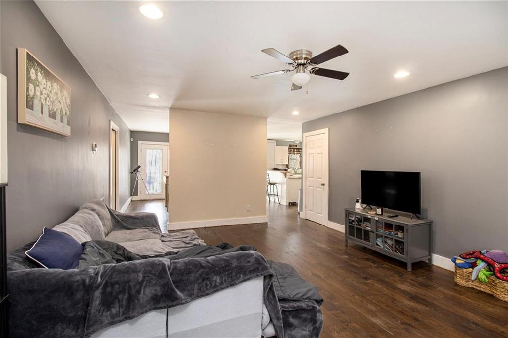 1585 Golden Pond Pass