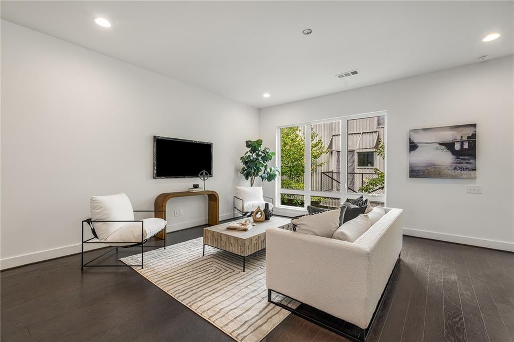 241 Maynard Terrace SE 22